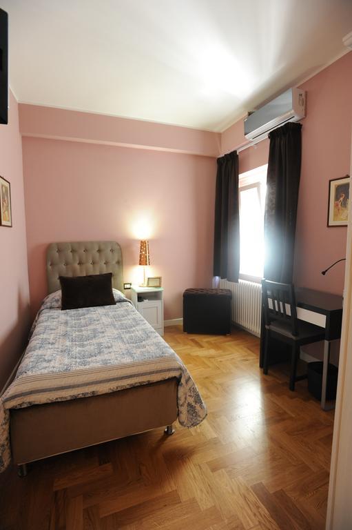 B&B Aurora Domus D'A-Mare Pésaro Habitación foto